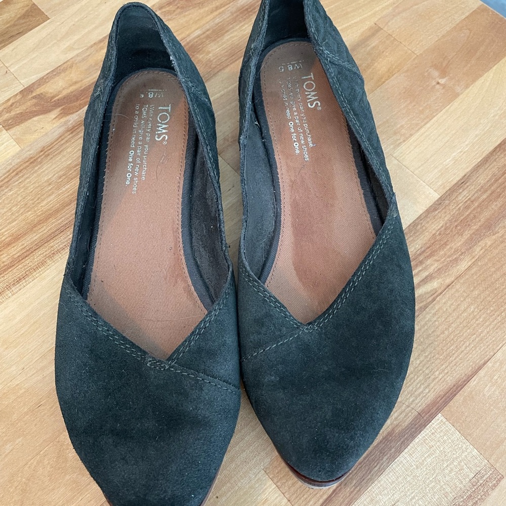 Tom’s flats size 8.5